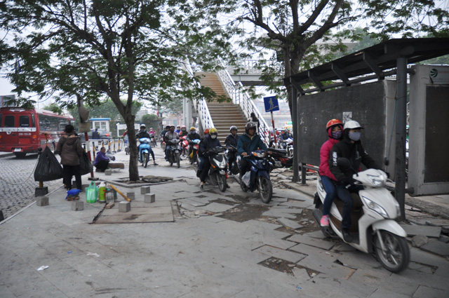 Người Hà Nội chật vật đi làm ngày đầu sau dịp nghỉ Tết Dương